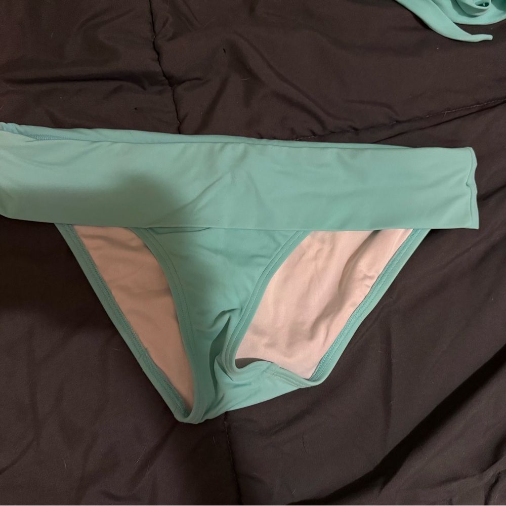 Victoria's Secret Women's Swim Swimsuit Set Aqua Halter Top Shorts - Picture 4 of 7